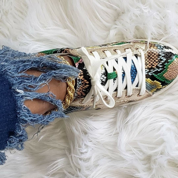 Multi snake fashion tennis shoe - Picture 2 of 5